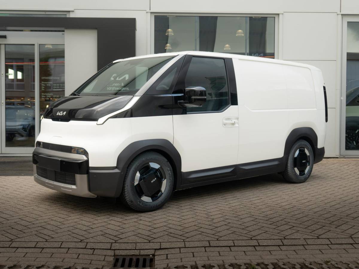 Kia PV5 Kia PV5 L2H1 Elite Executive 71.2 kWh | Actieprijs* | OP VOORRAAD | Stoel ventilatie | All season banden | Navi. | Clima. | Achteruitrijcamera | Adapt. Cruise. | Stoel&Stuur Verwarming | Dodehoekcamera | Parkeersensoren | Bekleding In Stof/Lederlook Combinatie