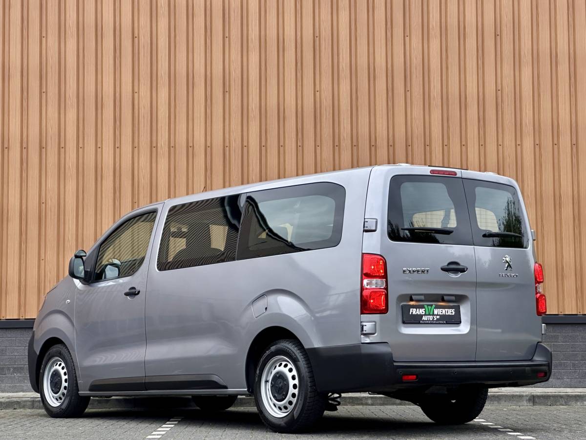Peugeot Expert Peugeot Expert Traveller 8P 1.5 BlueHDi 120 Business Long S&S | Exportprijs | Cruise Control | Parkeersensoren Achter | Apple Carplay/Android Auto | Airconditioning | Bluetooth | Navigatie |Stop & Go |