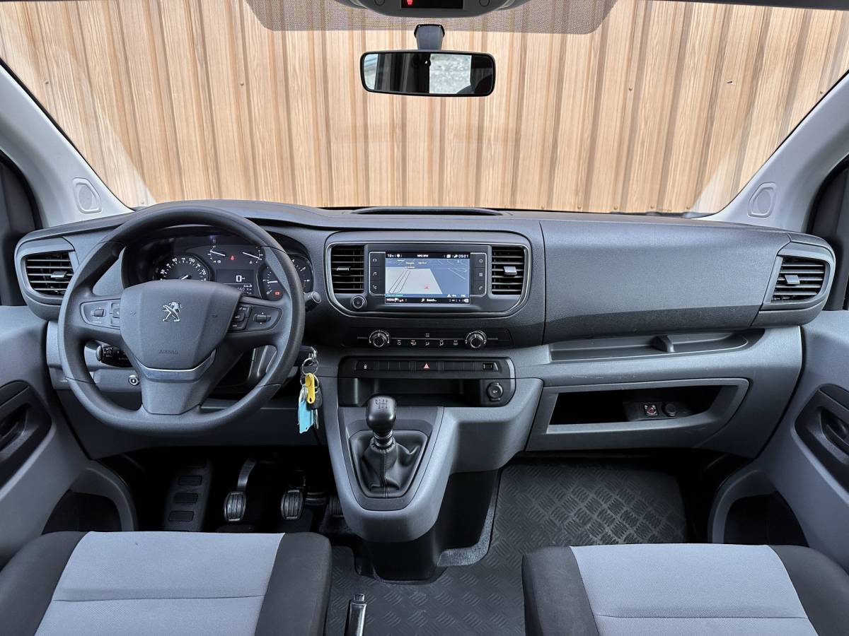 Peugeot Expert Peugeot Expert Traveller 8P 1.5 BlueHDi 120 Business Long S&S | Exportprijs | Cruise Control | Parkeersensoren Achter | Apple Carplay/Android Auto | Airconditioning | Bluetooth | Navigatie |Stop & Go |