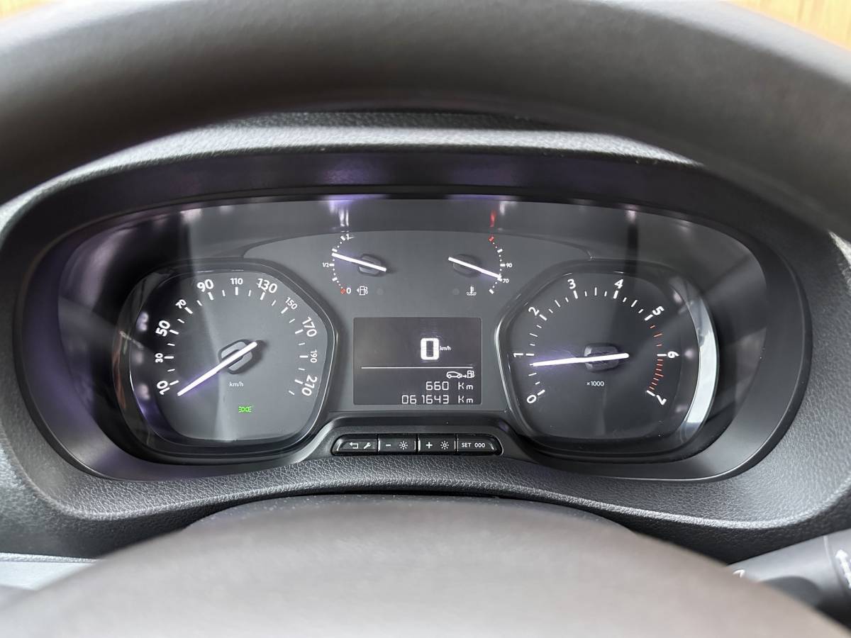 Peugeot Expert Peugeot Expert Traveller 8P 1.5 BlueHDi 120 Business Long S&S | Exportprijs | Cruise Control | Parkeersensoren Achter | Apple Carplay/Android Auto | Airconditioning | Bluetooth | Navigatie |Stop & Go |