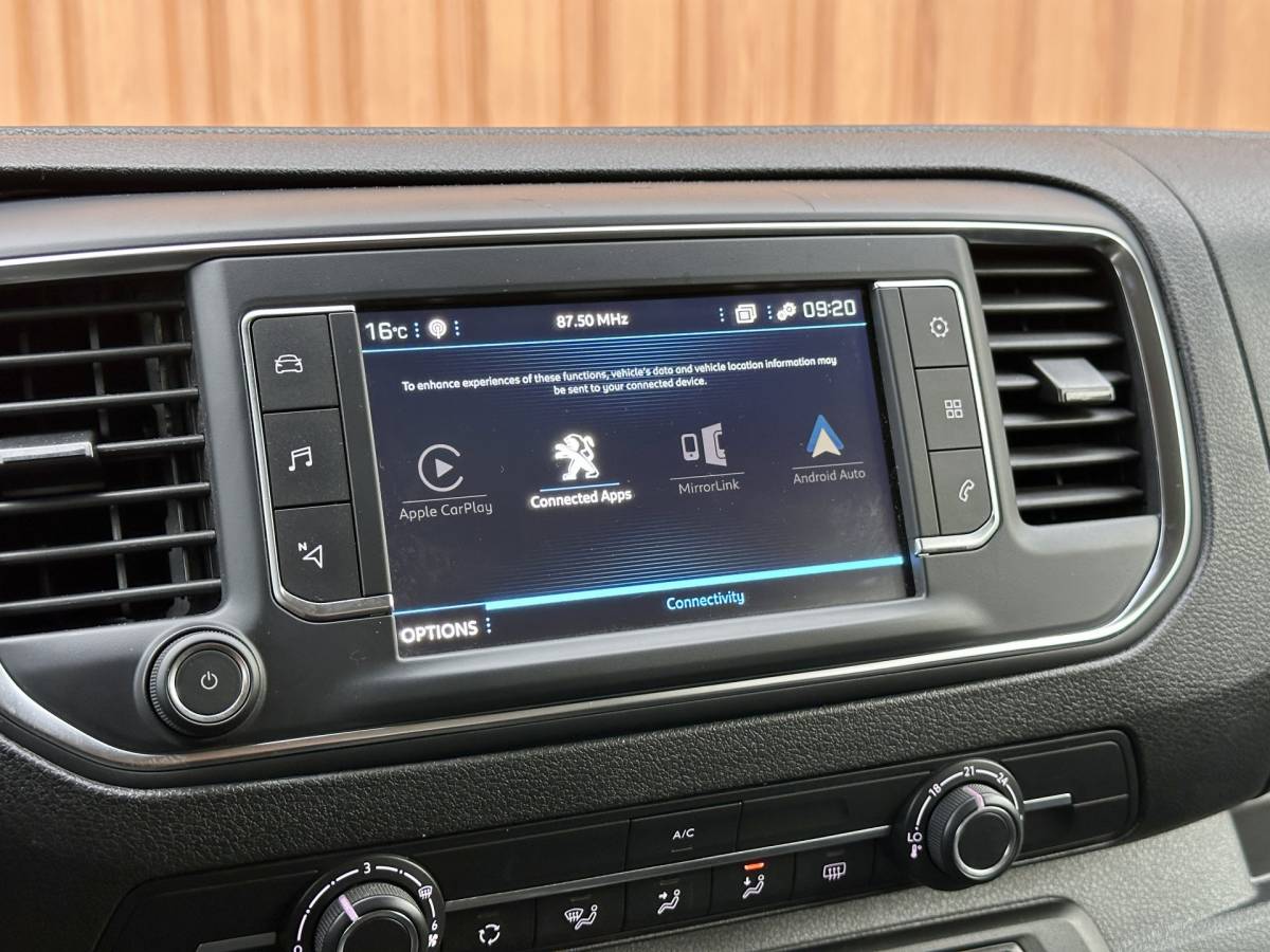 Peugeot Expert Peugeot Expert Traveller 8P 1.5 BlueHDi 120 Business Long S&S | Exportprijs | Cruise Control | Parkeersensoren Achter | Apple Carplay/Android Auto | Airconditioning | Bluetooth | Navigatie |Stop & Go |