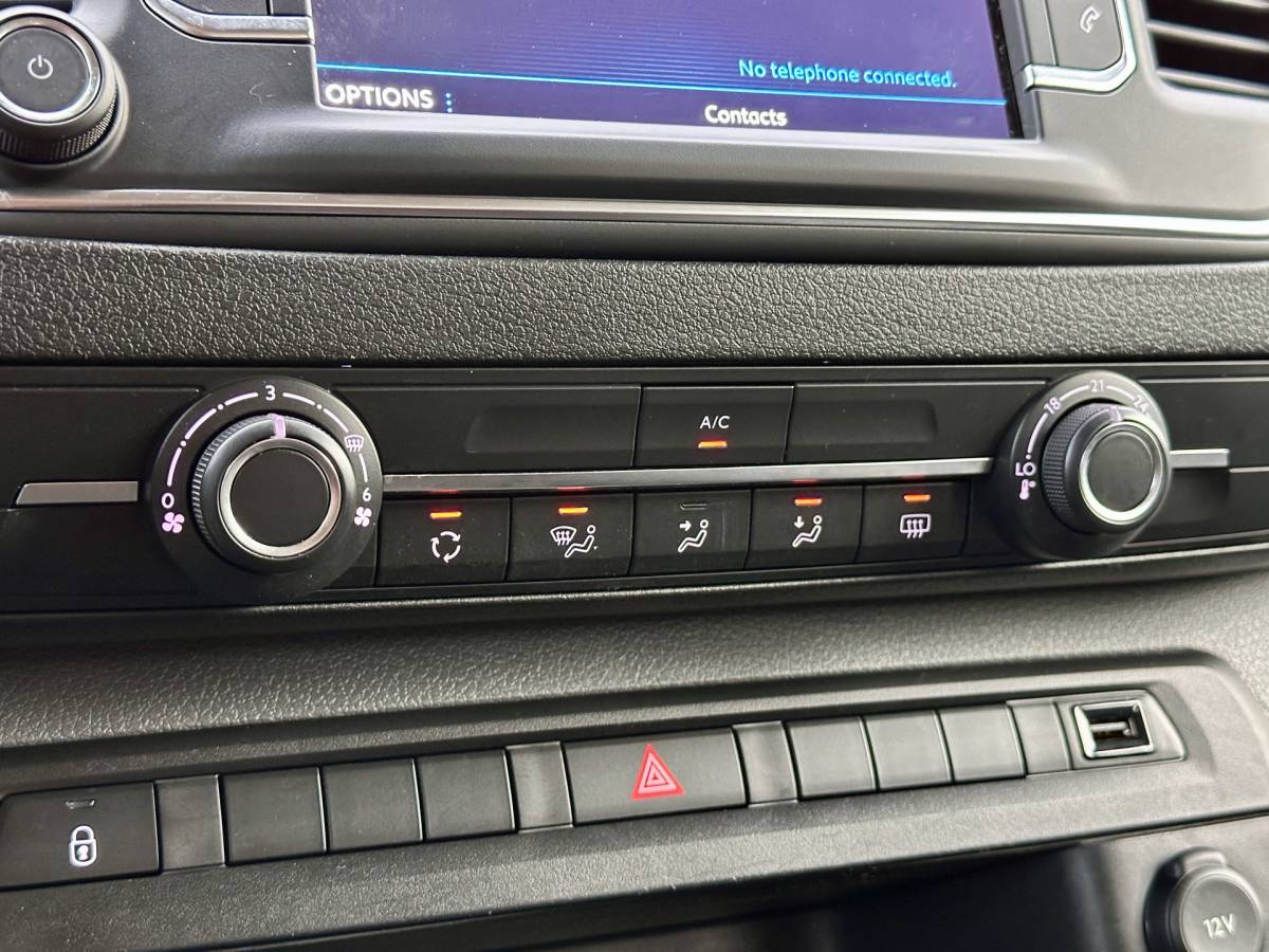 Peugeot Expert Peugeot Expert Traveller 8P 1.5 BlueHDi 120 Business Long S&S | Exportprijs | Cruise Control | Parkeersensoren Achter | Apple Carplay/Android Auto | Airconditioning | Bluetooth | Navigatie |Stop & Go |