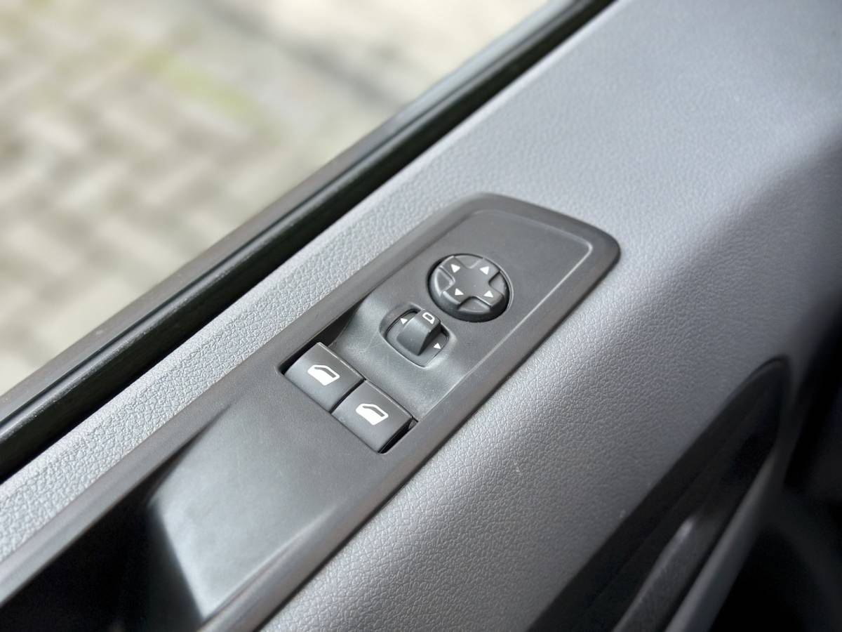 Peugeot Expert Peugeot Expert Traveller 8P 1.5 BlueHDi 120 Business Long S&S | Exportprijs | Cruise Control | Parkeersensoren Achter | Apple Carplay/Android Auto | Airconditioning | Bluetooth | Navigatie |Stop & Go |
