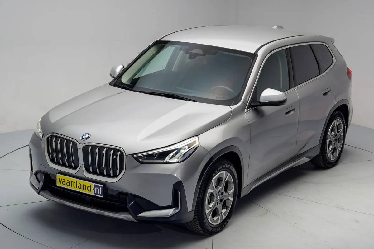 BMW iX1 BMW iX1 xDrive30 Executive [ LED Leder Navi Camera ]