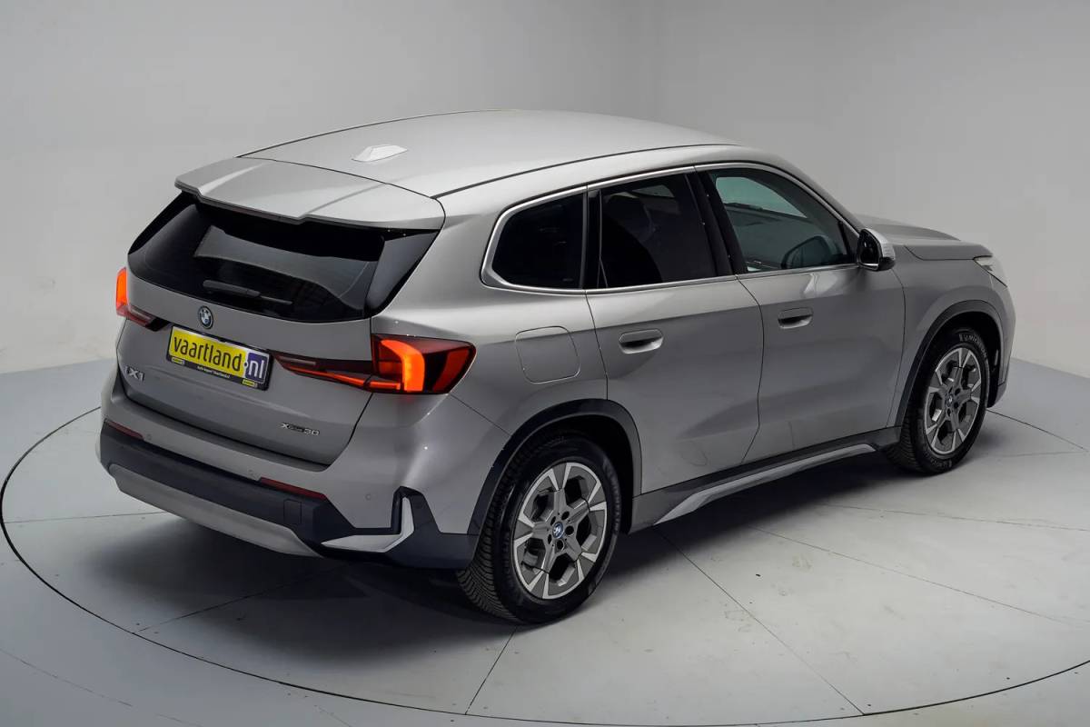 BMW iX1 BMW iX1 xDrive30 Executive [ LED Leder Navi Camera ]