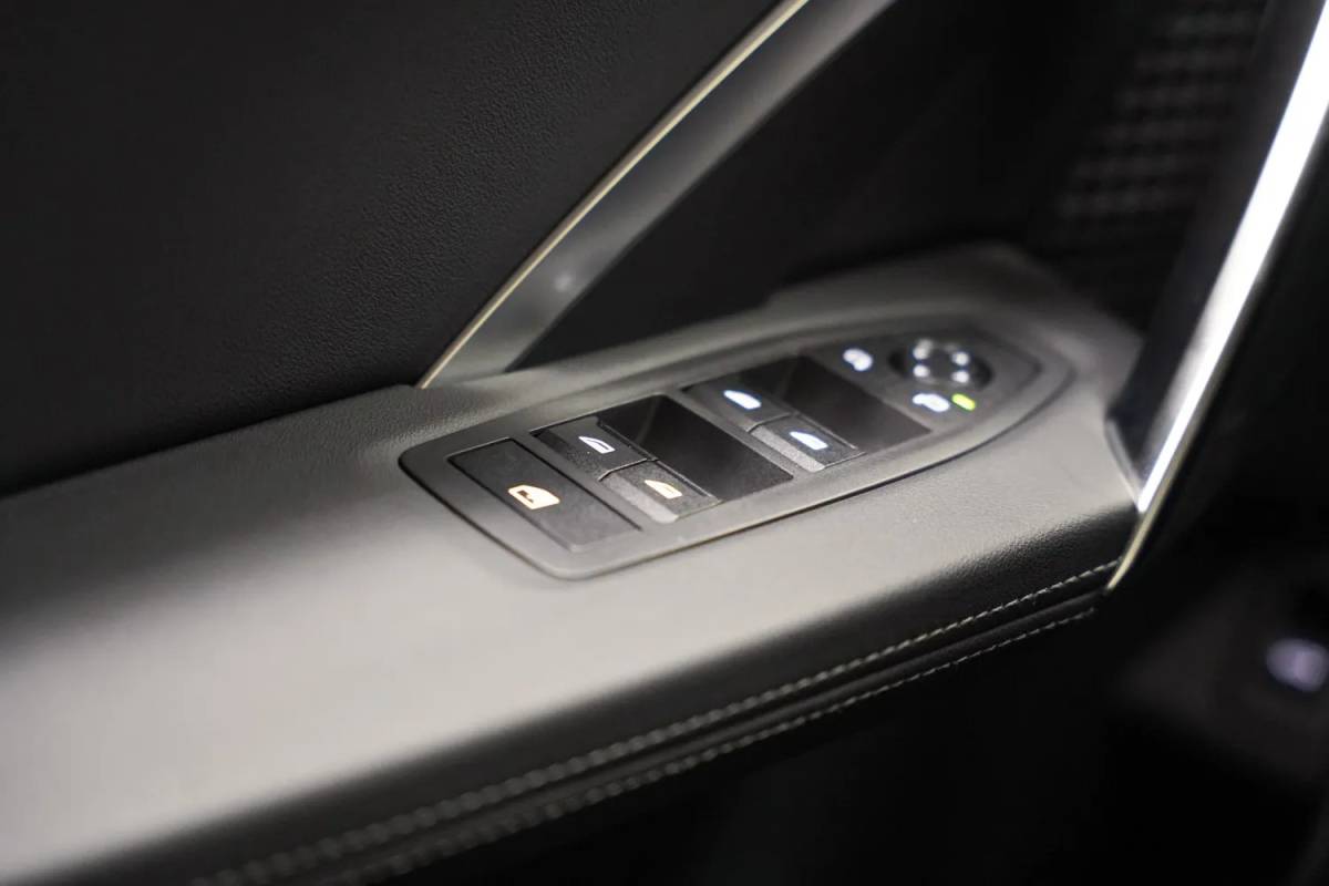 BMW iX1 BMW iX1 xDrive30 Executive [ LED Leder Navi Camera ]