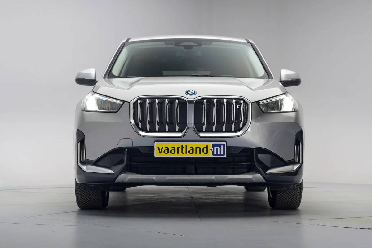 BMW iX1 BMW iX1 xDrive30 Executive [ LED Leder Navi Camera ]