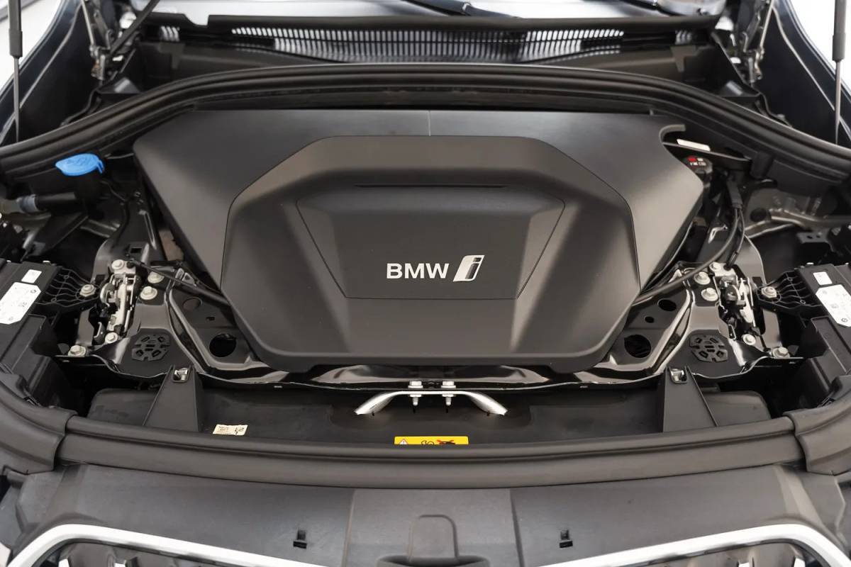 BMW iX1 BMW iX1 xDrive30 Executive [ LED Leder Navi Camera ]