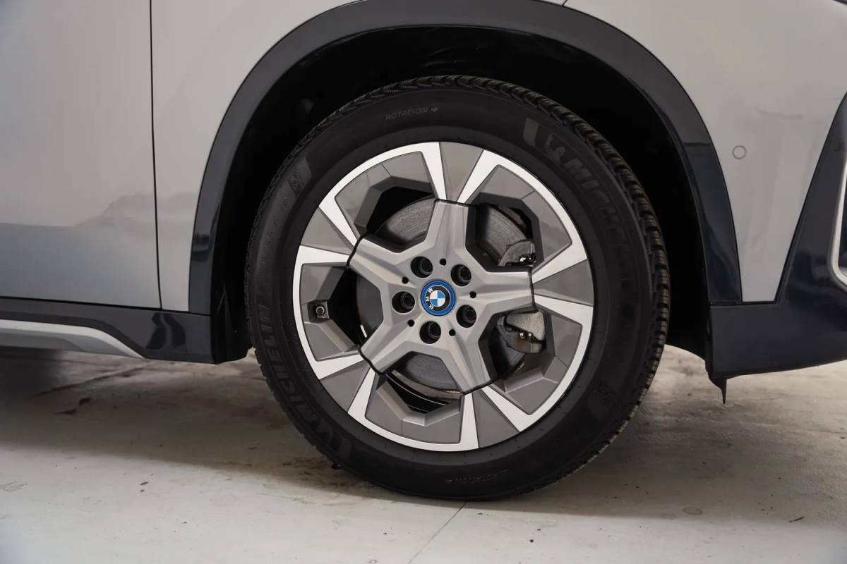 BMW iX1 BMW iX1 xDrive30 Executive [ LED Leder Navi Camera ]