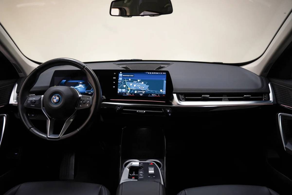 BMW iX1 BMW iX1 xDrive30 Executive [ LED Leder Navi Camera ]