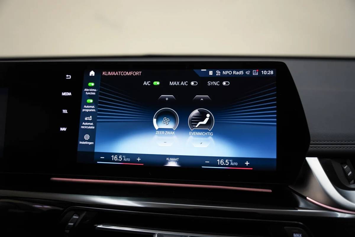 BMW iX1 BMW iX1 xDrive30 Executive [ LED Leder Navi Camera ]