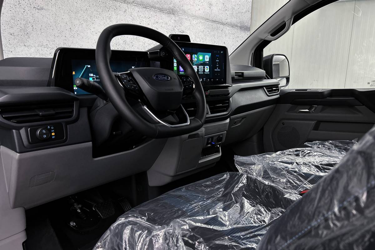 Ford  Ford E-Custom 340 L2 71KWh Sport | 2x schuifdeur | 3-zitplaatsen | Stoelverwarming