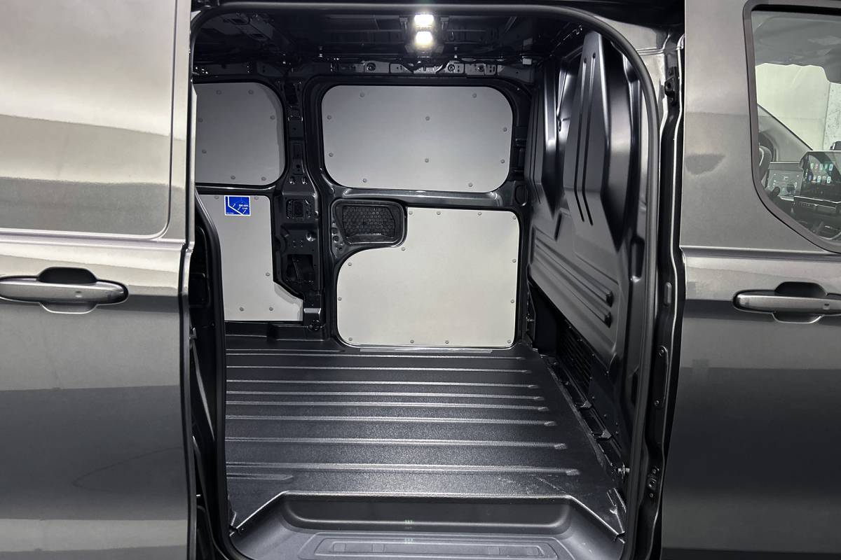Ford  Ford E-Custom 340 L2 71KWh Sport | 2x schuifdeur | 3-zitplaatsen | Stoelverwarming