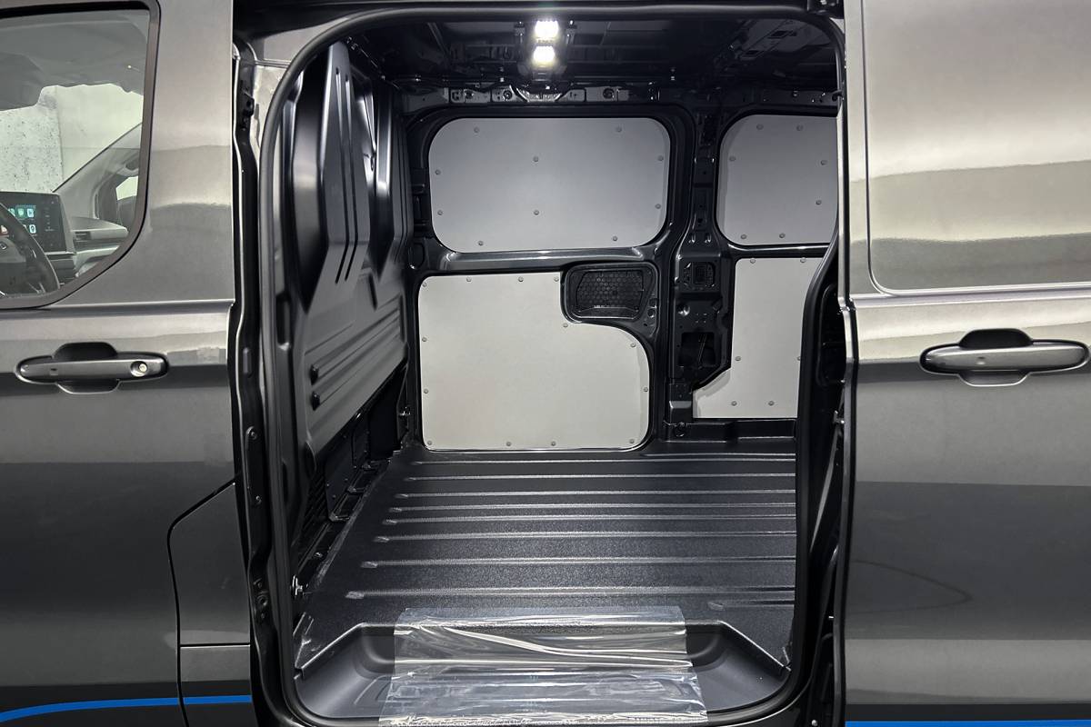 Ford  Ford E-Custom 340 L2 71KWh Sport | 2x schuifdeur | 3-zitplaatsen | Stoelverwarming