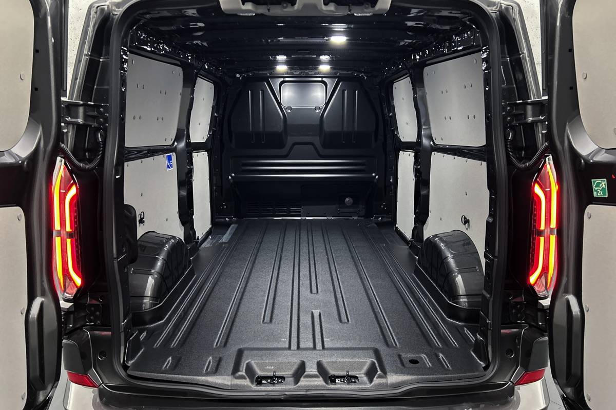 Ford  Ford E-Custom 340 L2 71KWh Sport | 2x schuifdeur | 3-zitplaatsen | Stoelverwarming