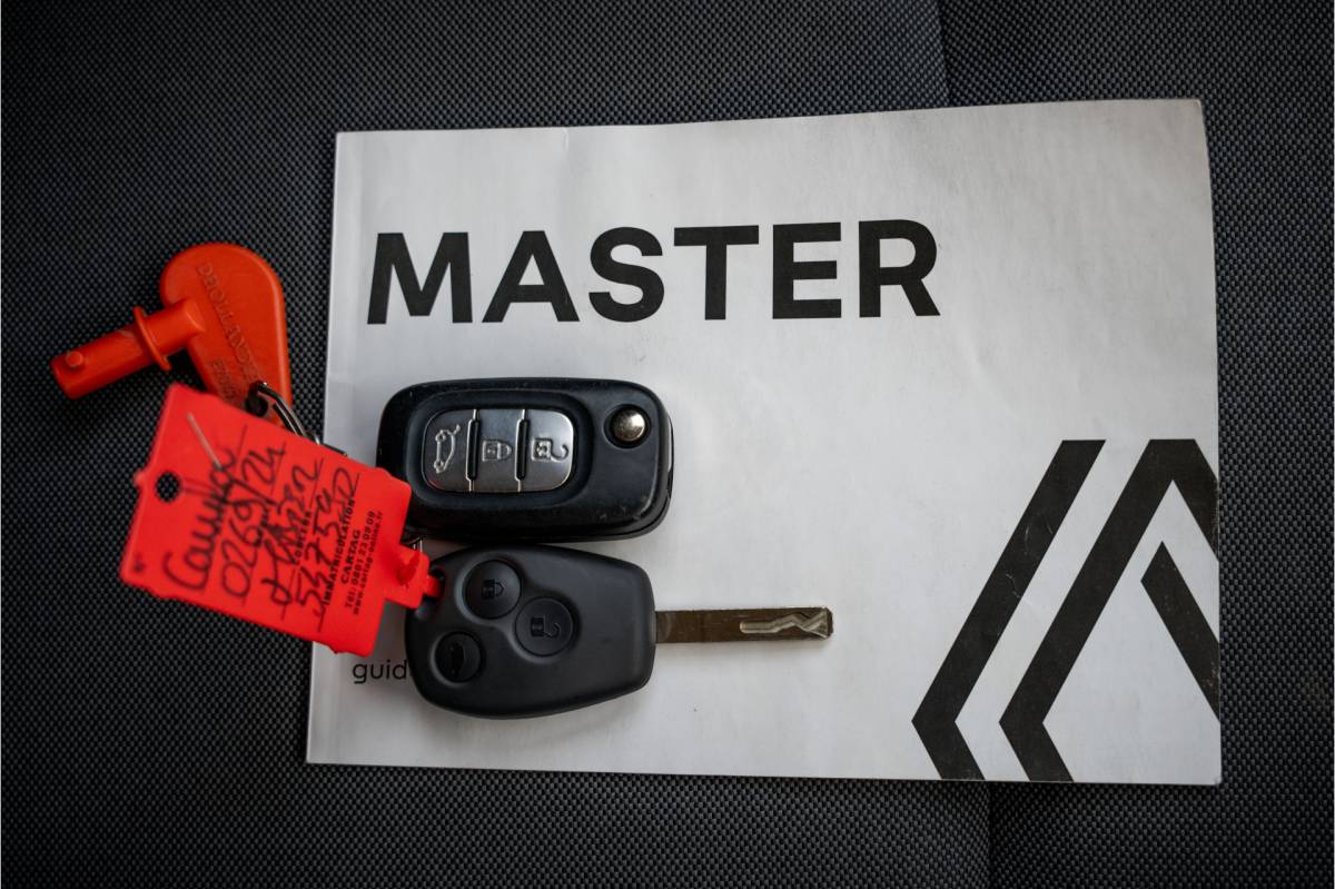 Renault Master Renault Master 2.3dCi | Bakwagen met Laadklep | LED | Carplay | Camera | Cruise