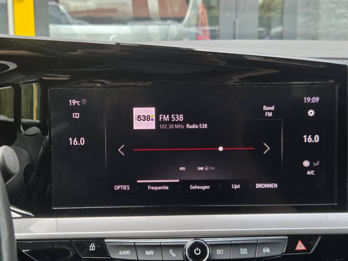 Opel Mokka Opel MOKKA 1.2 Ultimate | Alcantara Bekl | Camera | Park Sens. V + A | Stuur- en Stoelverwarming | Android Auto en Apple Carplay |