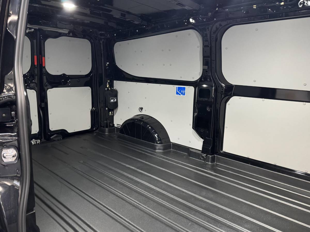 Ford Transit Custom Ford Transit Custom 320 2.0 TDCI L2H1 Limited Automaat Airco Navigatie Cruise control Trekhaak