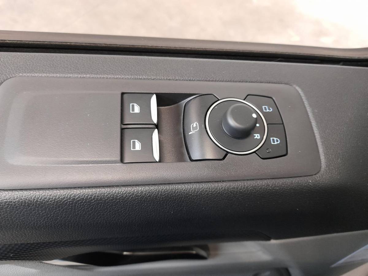 Ford Transit Custom Ford Transit Custom 320 2.0 TDCI L2H1 Limited Automaat Airco Navigatie Cruise control Trekhaak
