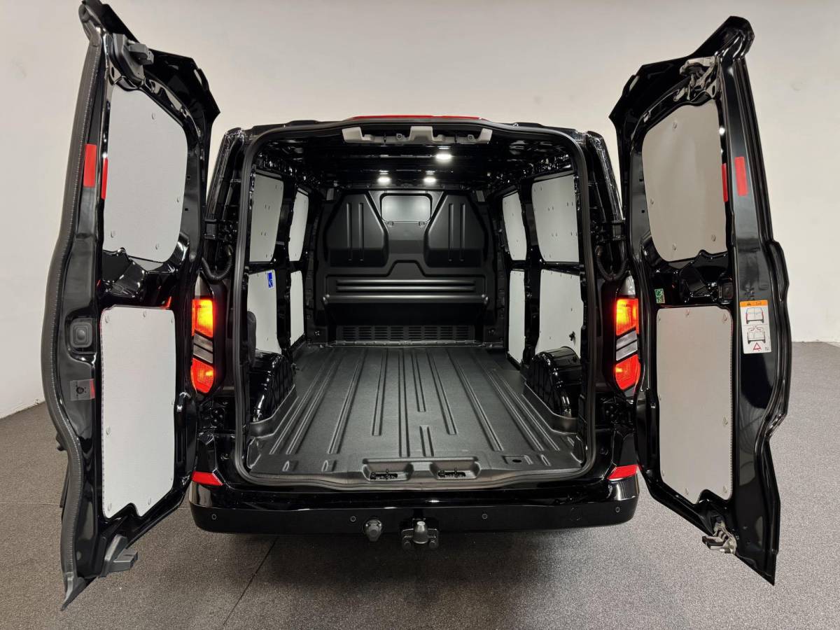 Ford Transit Custom Ford Transit Custom 320 2.0 TDCI L2H1 Limited Automaat Airco Navigatie Cruise control Trekhaak