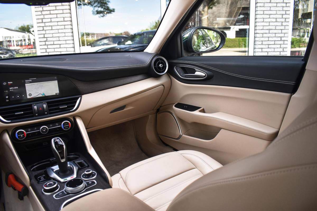 Alfa Romeo Giulia Alfa Romeo Giulia 2.2 TI Verde Visconti Leder Carplay Stoelverw.