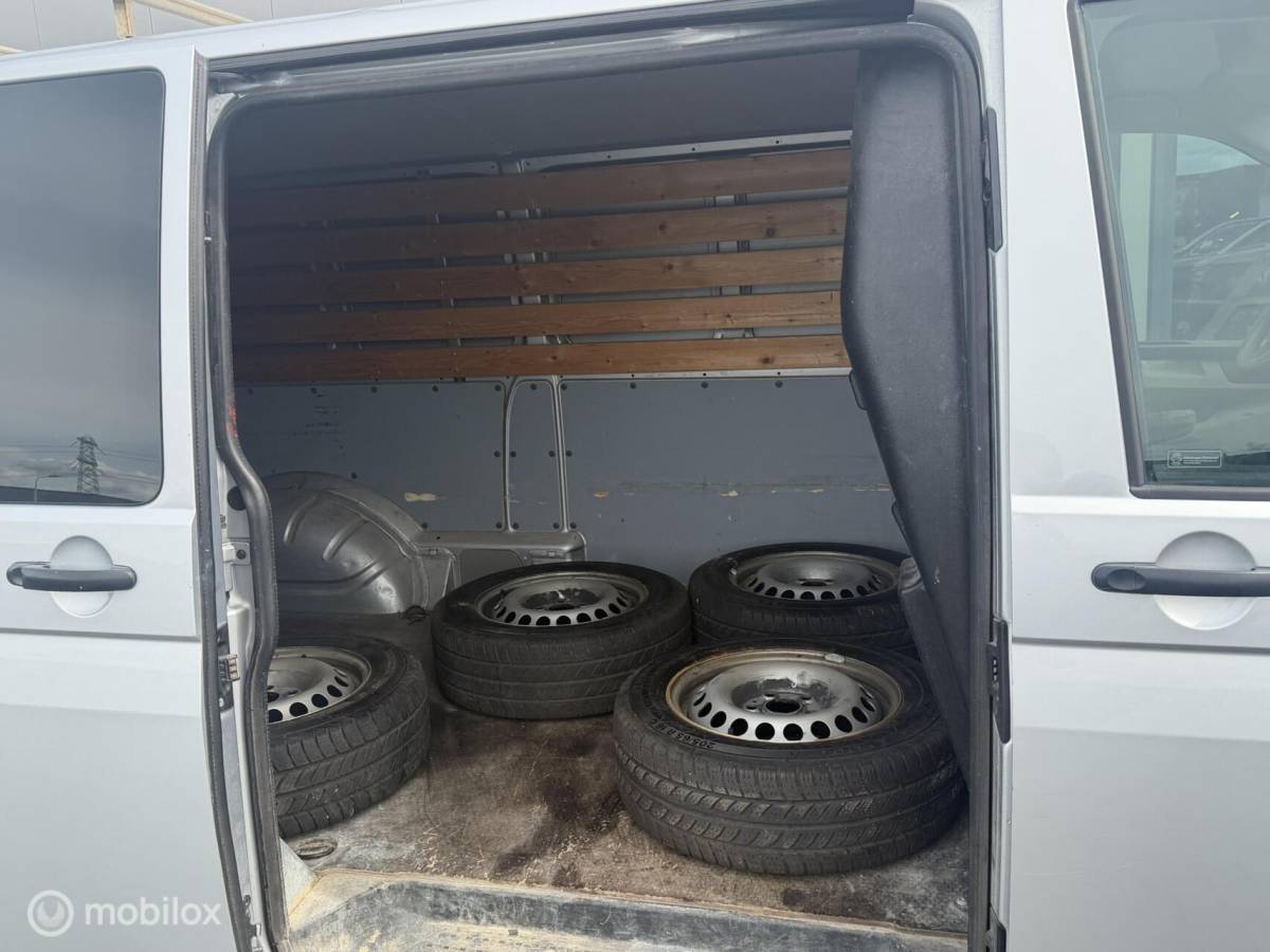 Volkswagen Transporter Volkswagen Transporter 2.0 TDI L2H1 140pk 2017
