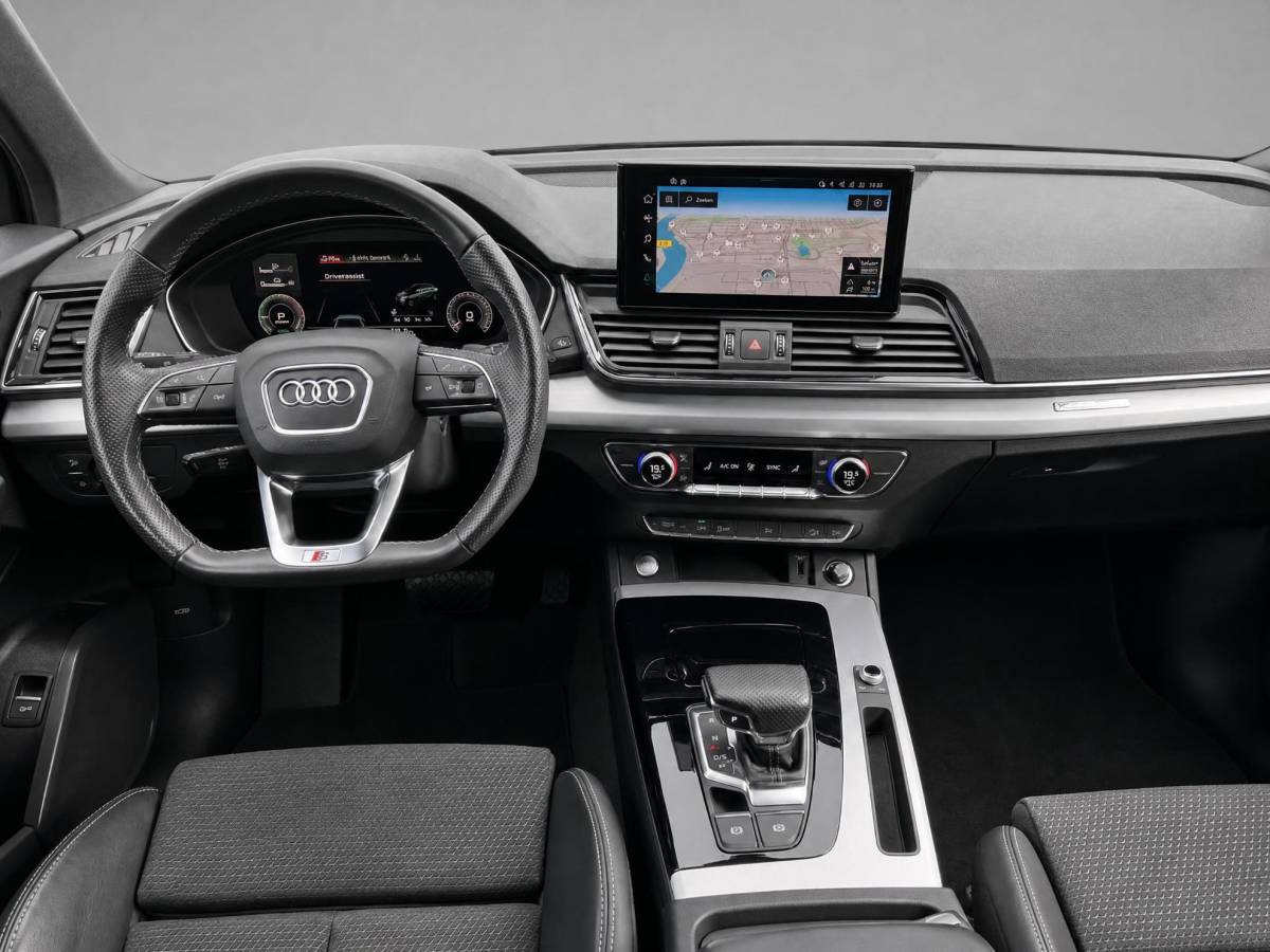 Audi Q5 Audi Q5 50 TFSIe 299PK S-tronic S Line · Panoramadak · Camera ·  Luchtvering · Apple/Android Car Play · Keyless · 20” Inch · Garantie t/m 28-05-2028 of 80000km.