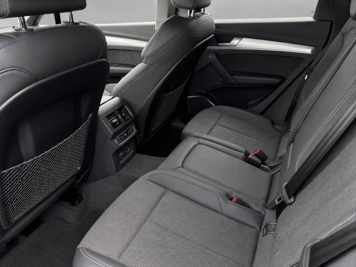 Audi Q5 Audi Q5 50 TFSIe 299PK S-tronic S Line · Panoramadak · Camera ·  Luchtvering · Apple/Android Car Play · Keyless · 20” Inch · Garantie t/m 28-05-2028 of 80000km.