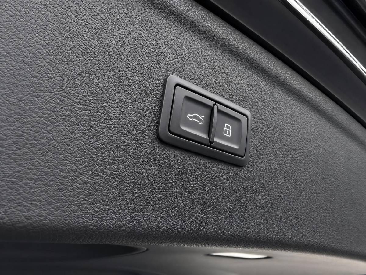 Audi Q5 Audi Q5 50 TFSIe 299PK S-tronic S Line · Panoramadak · Camera ·  Luchtvering · Apple/Android Car Play · Keyless · 20” Inch · Garantie t/m 28-05-2028 of 80000km.