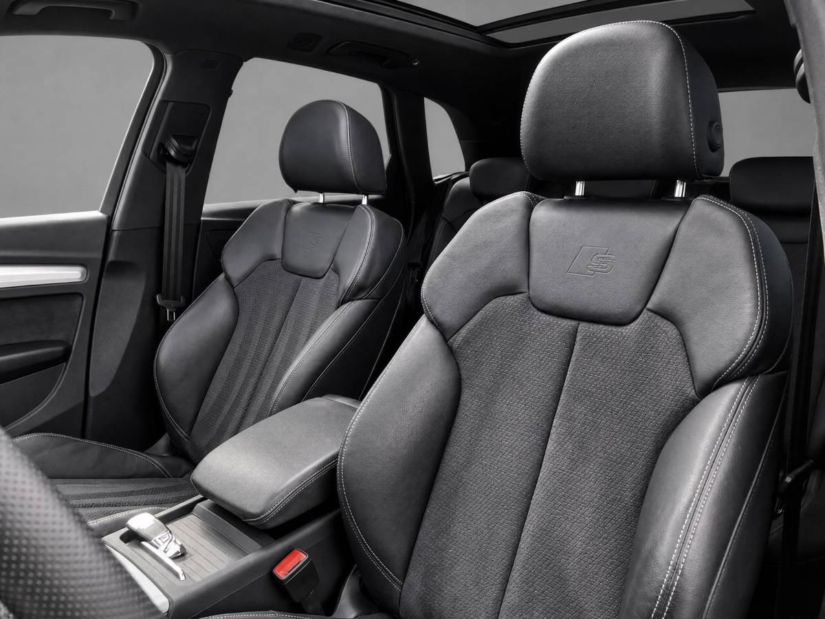 Audi Q5 Audi Q5 50 TFSIe 299PK S-tronic S Line · Panoramadak · Camera ·  Luchtvering · Apple/Android Car Play · Keyless · 20” Inch · Garantie t/m 28-05-2028 of 80000km.