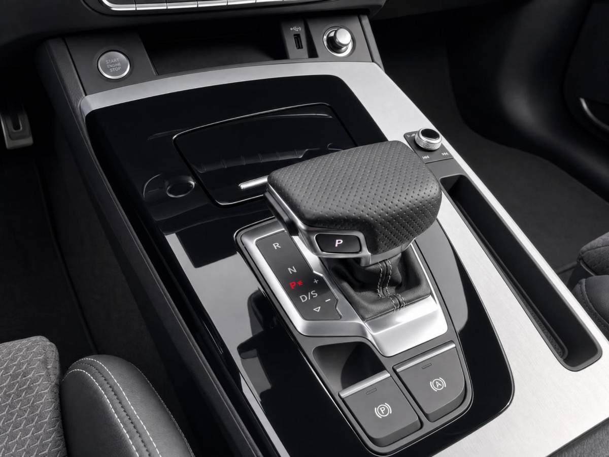 Audi Q5 Audi Q5 50 TFSIe 299PK S-tronic S Line · Panoramadak · Camera ·  Luchtvering · Apple/Android Car Play · Keyless · 20” Inch · Garantie t/m 28-05-2028 of 80000km.