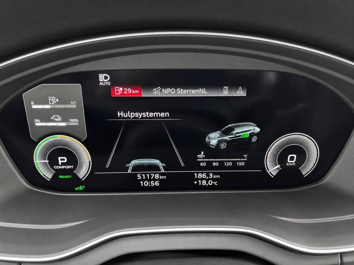 Audi Q5 Audi Q5 50 TFSIe 299PK S-tronic S Line · Panoramadak · Camera ·  Luchtvering · Apple/Android Car Play · Keyless · 20” Inch · Garantie t/m 28-05-2028 of 80000km.