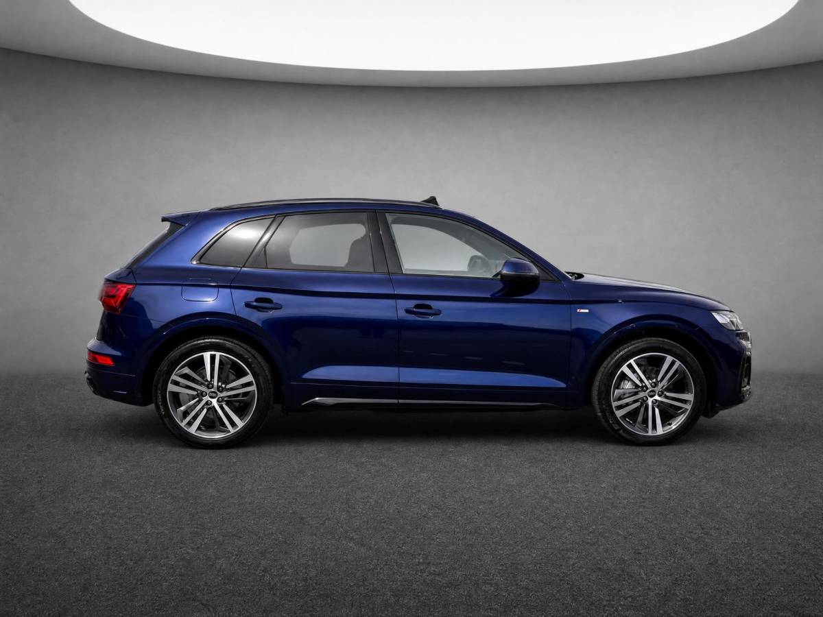 Audi Q5 Audi Q5 50 TFSIe 299PK S-tronic S Line · Panoramadak · Camera ·  Luchtvering · Apple/Android Car Play · Keyless · 20” Inch · Garantie t/m 28-05-2028 of 80000km.
