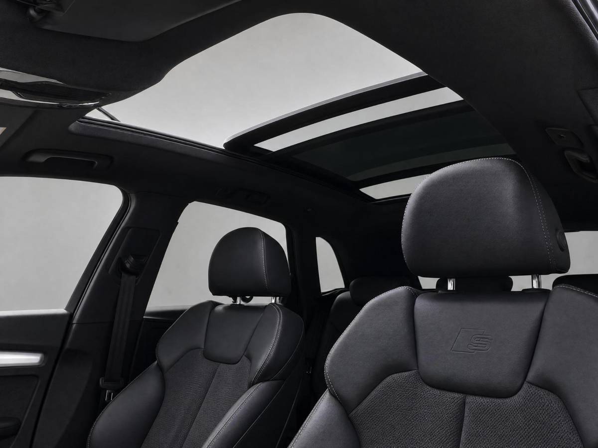 Audi Q5 Audi Q5 50 TFSIe 299PK S-tronic S Line · Panoramadak · Camera ·  Luchtvering · Apple/Android Car Play · Keyless · 20” Inch · Garantie t/m 28-05-2028 of 80000km.