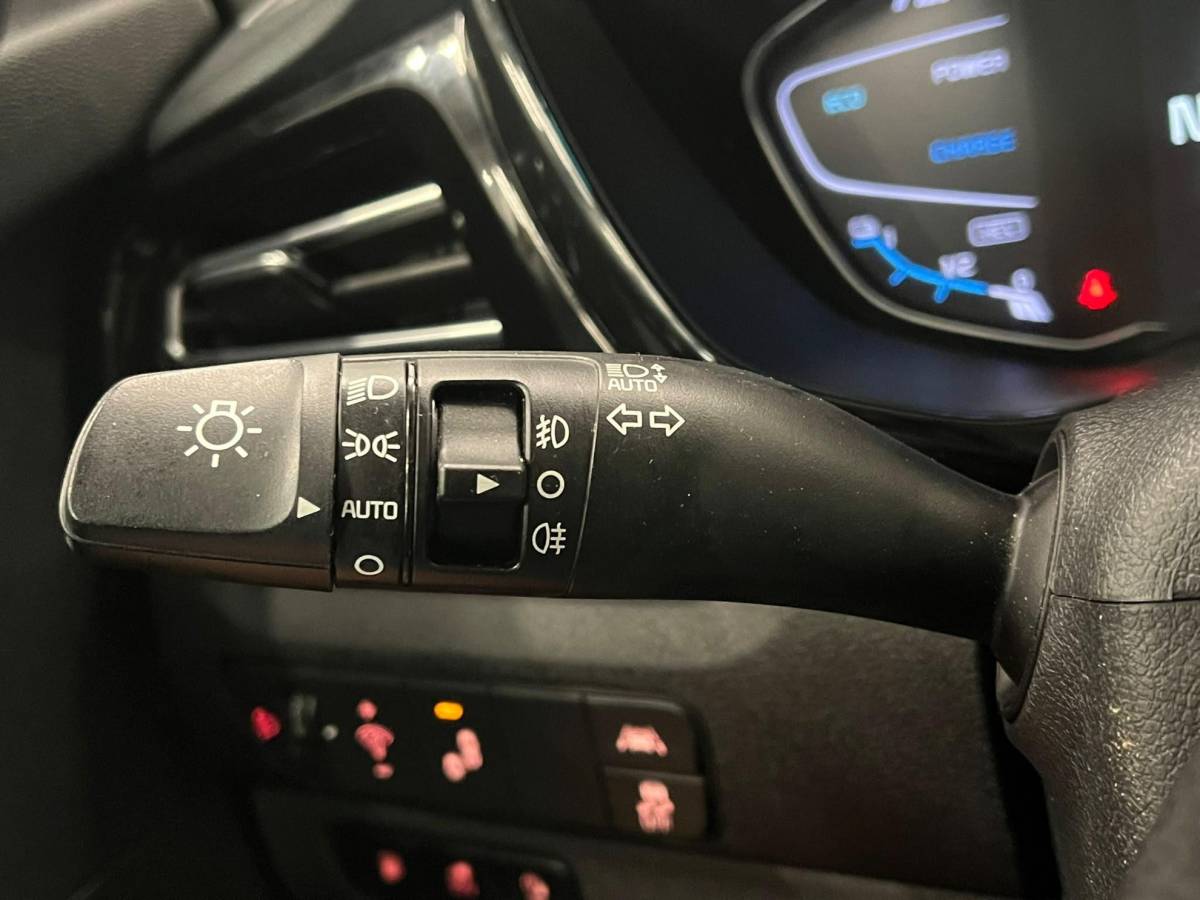 Kia Niro Kia Niro 1.6 GDi PHEV ExecutiveLine Navigatie Apple Carplay Android Auto Camera Parkeersensoren achter Adaptive Cruise Control Stoelverwarming en verkoeling Stuurverwarming Elektrisch verstelbare stoelen Climate Control