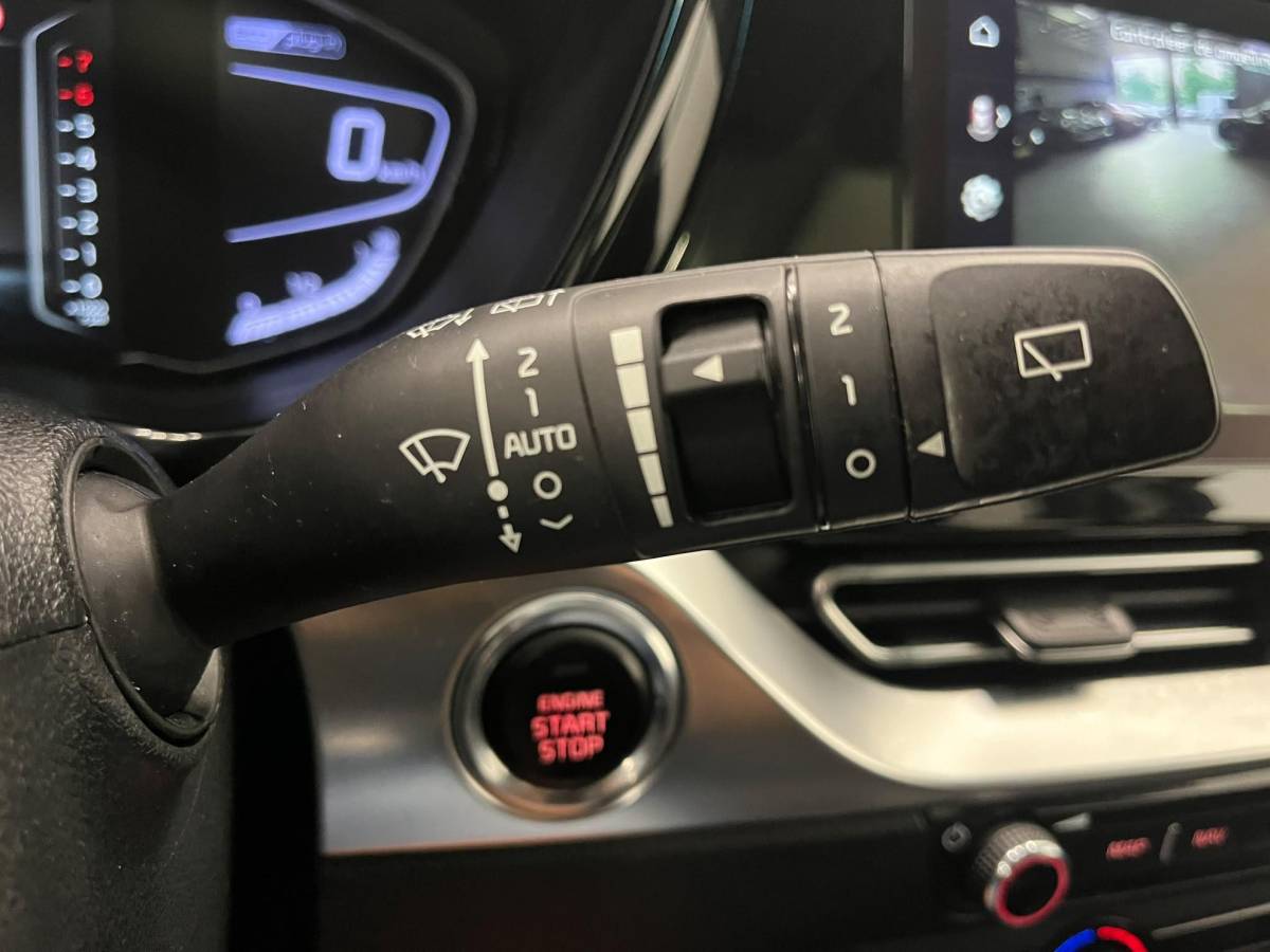 Kia Niro Kia Niro 1.6 GDi PHEV ExecutiveLine Navigatie Apple Carplay Android Auto Camera Parkeersensoren achter Adaptive Cruise Control Stoelverwarming en verkoeling Stuurverwarming Elektrisch verstelbare stoelen Climate Control