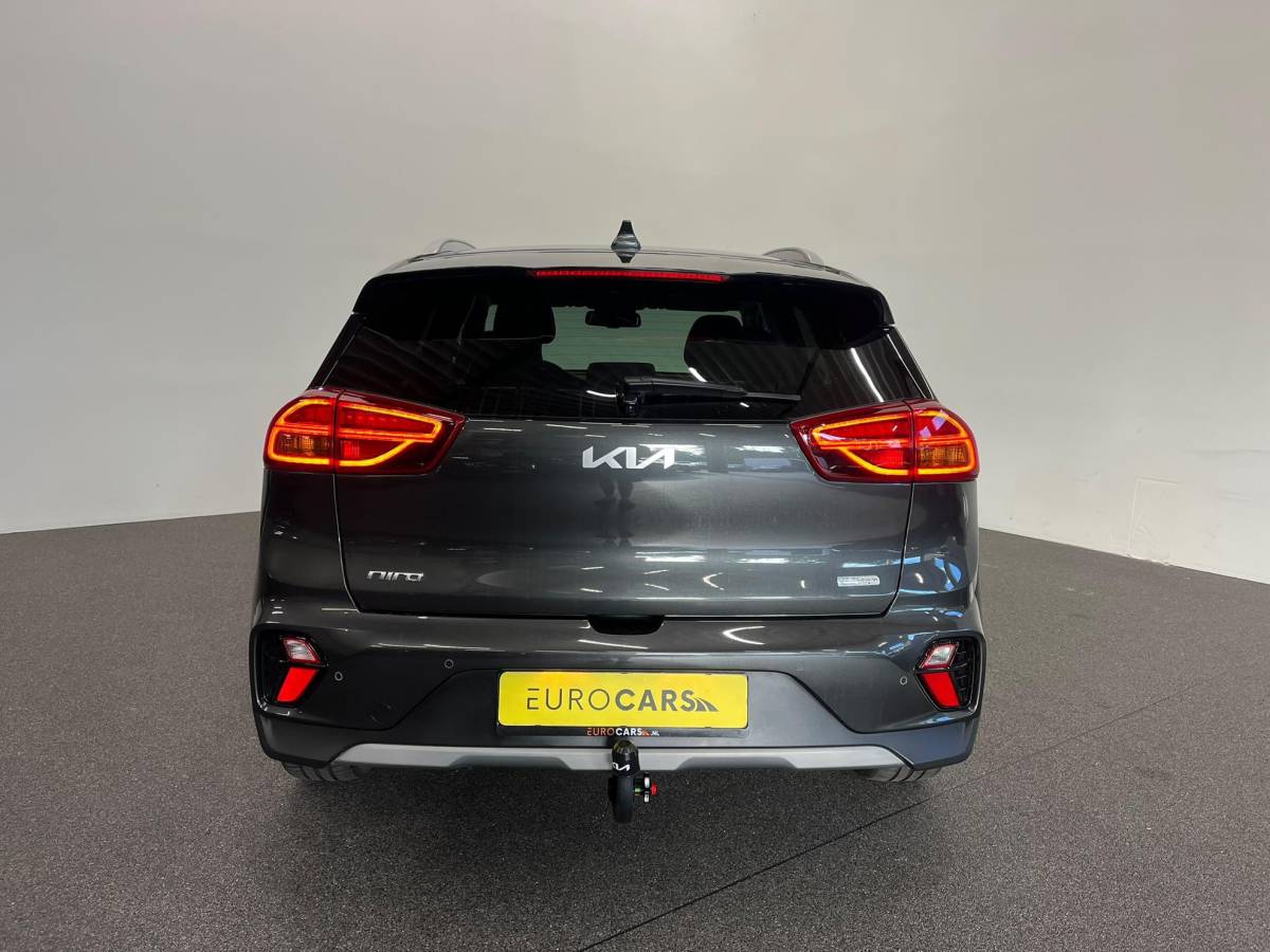 Kia Niro Kia Niro 1.6 GDi PHEV ExecutiveLine Navigatie Apple Carplay Android Auto Camera Parkeersensoren achter Adaptive Cruise Control Stoelverwarming en verkoeling Stuurverwarming Elektrisch verstelbare stoelen Climate Control