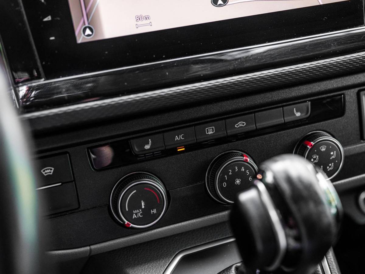 Volkswagen Transporter VW Transporter T6.1 BULLI 2.0 TDI 199PK Aut L2H1 30 DC 2x Schuifdeur Virtual Trekhaak Led CarPlay