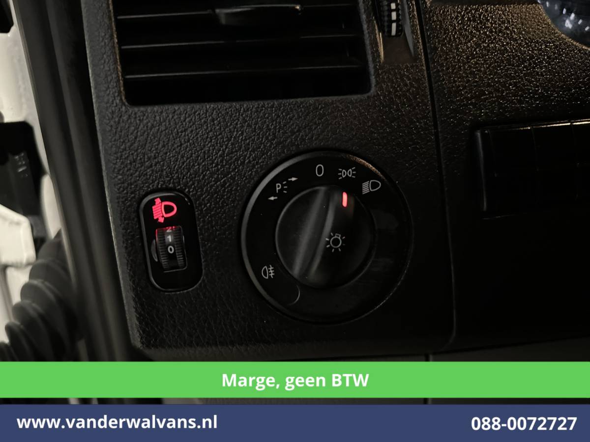 Volkswagen Crafter Volkswagen Crafter 2.0 TDI 164pk **MARGE, geen BTW** L2H2 Inrichting Airco | Trekhaak | Cruisecontrol Chauffeursstoel, Stoelverwarimg
