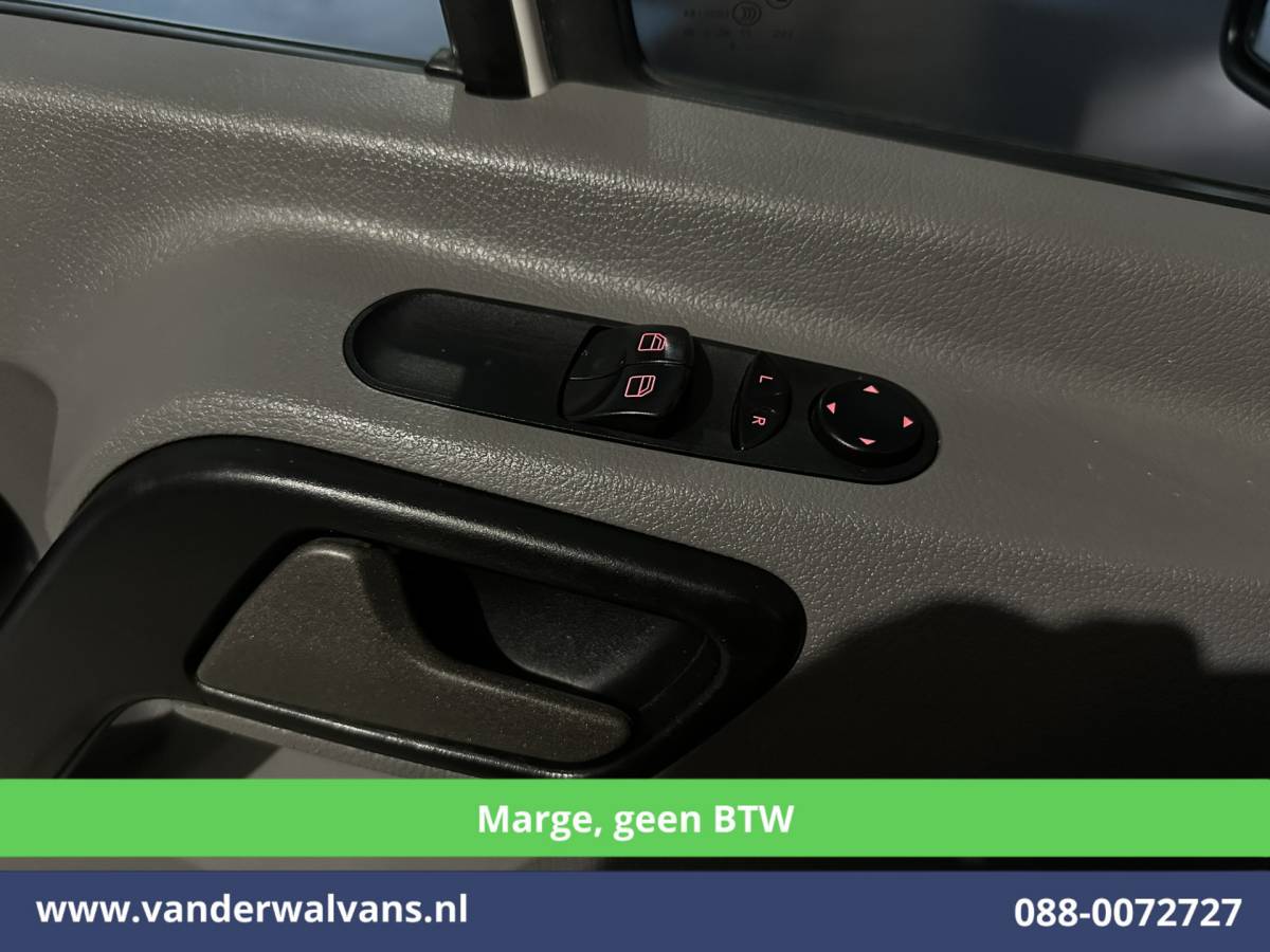 Volkswagen Crafter Volkswagen Crafter 2.0 TDI 164pk **MARGE, geen BTW** L2H2 Inrichting Airco | Trekhaak | Cruisecontrol Chauffeursstoel, Stoelverwarimg