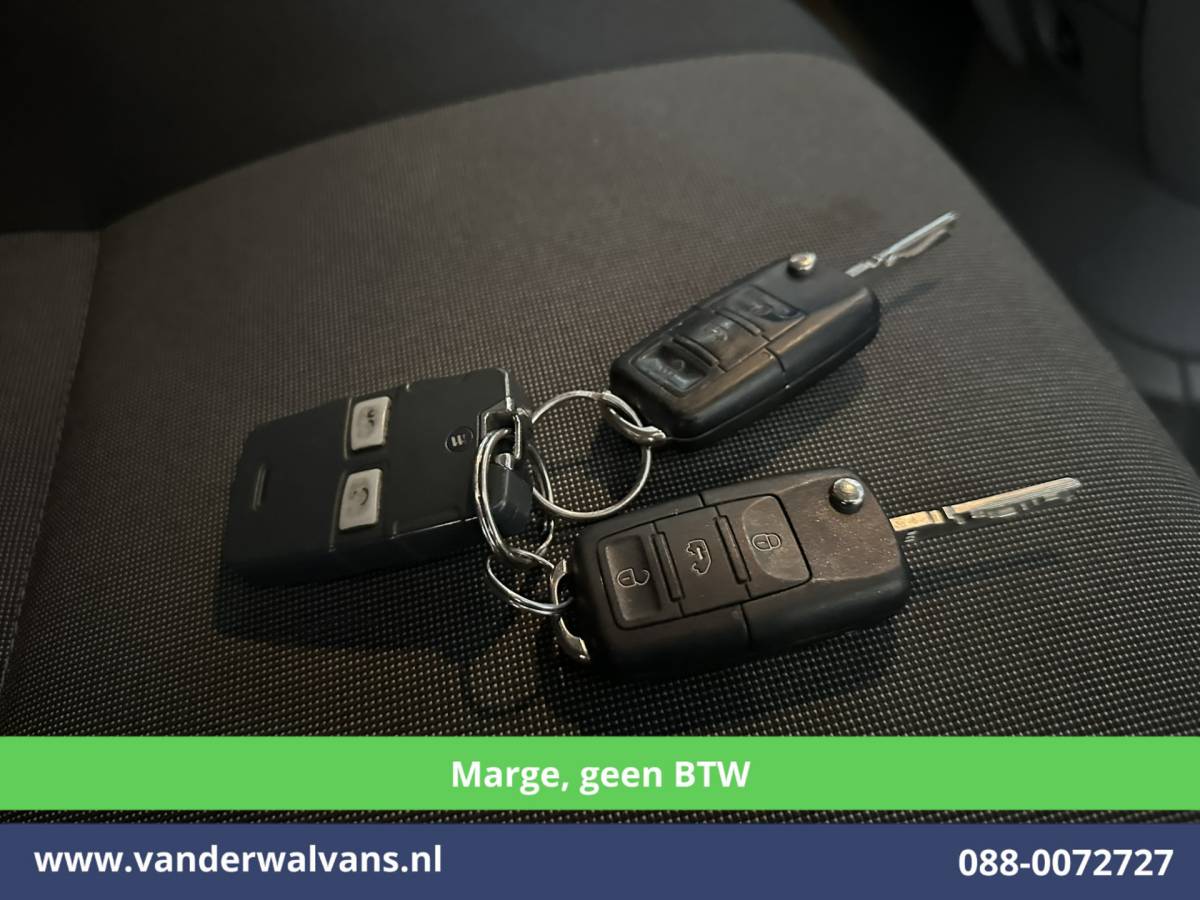 Volkswagen Crafter Volkswagen Crafter 2.0 TDI 164pk **MARGE, geen BTW** L2H2 Inrichting Airco | Trekhaak | Cruisecontrol Chauffeursstoel, Stoelverwarimg