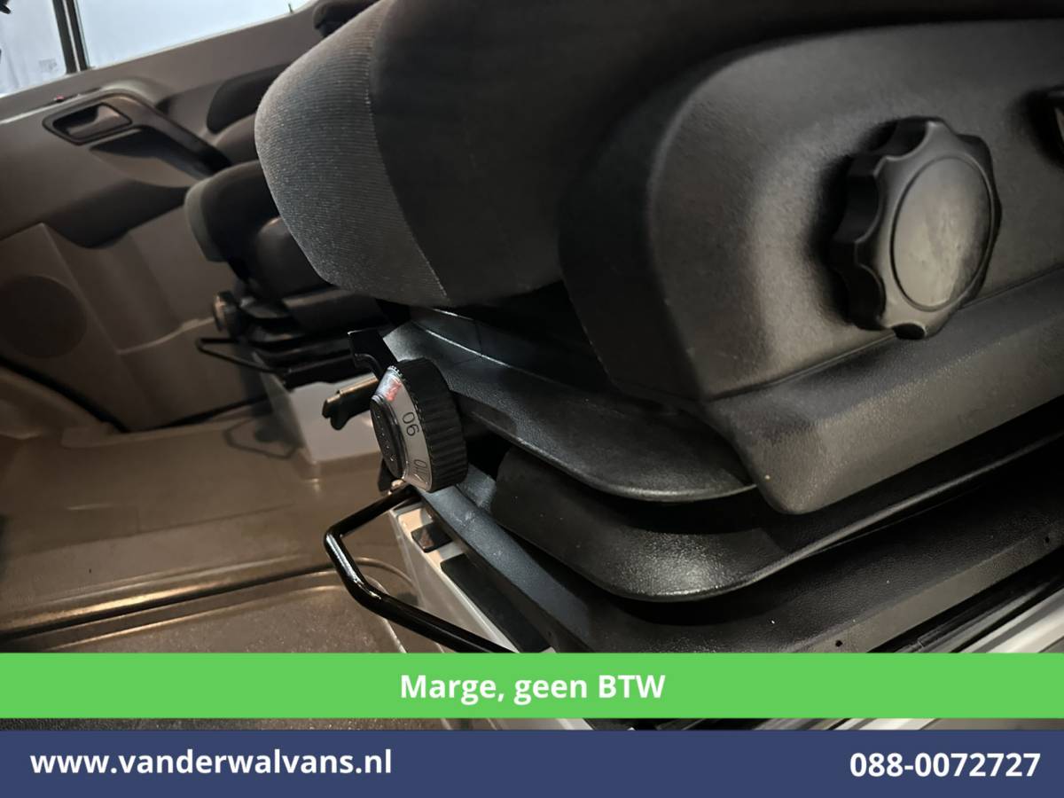 Volkswagen Crafter Volkswagen Crafter 2.0 TDI 164pk **MARGE, geen BTW** L2H2 Inrichting Airco | Trekhaak | Cruisecontrol Chauffeursstoel, Stoelverwarimg