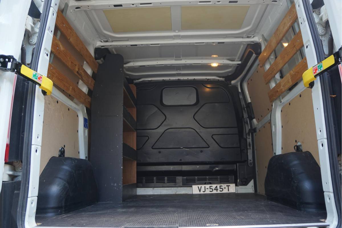 Ford Transit Custom Ford Transit Custom 270 2.2 TDCI L1H1 Trend * NIEUWE MOTOR/ TURBO/ INJECTOREN/ KOPPELING/ DYNAMO  twv € 12.144,- * 3 persoons * NL AUTO