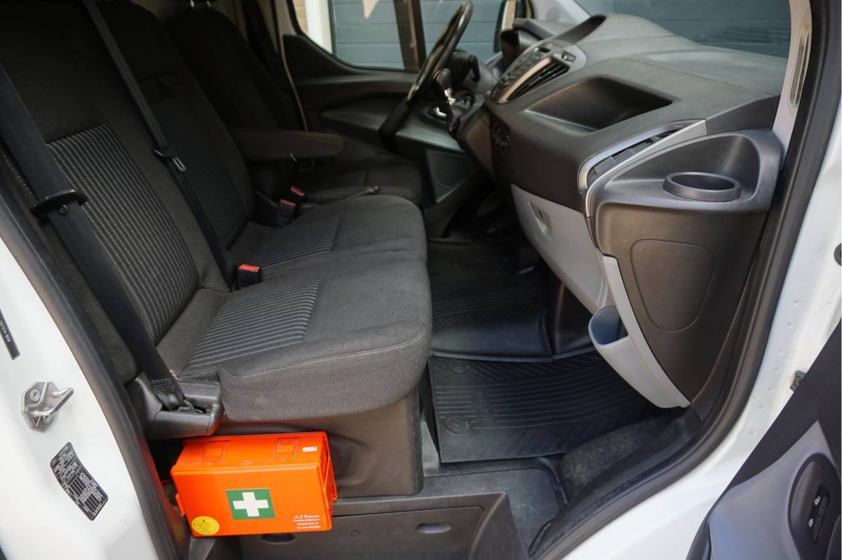 Ford Transit Custom Ford Transit Custom 270 2.2 TDCI L1H1 Trend * NIEUWE MOTOR/ TURBO/ INJECTOREN/ KOPPELING/ DYNAMO  twv € 12.144,- * 3 persoons * NL AUTO