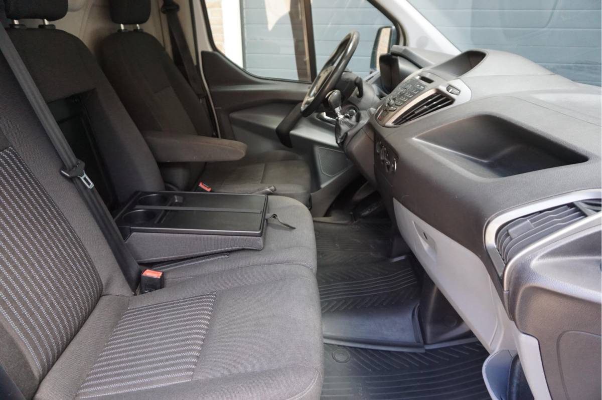 Ford Transit Custom Ford Transit Custom 270 2.2 TDCI L1H1 Trend * NIEUWE MOTOR/ TURBO/ INJECTOREN/ KOPPELING/ DYNAMO  twv € 12.144,- * 3 persoons * NL AUTO
