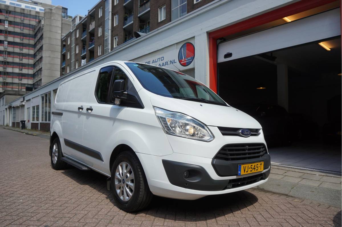 Ford Transit Custom Ford Transit Custom 270 2.2 TDCI L1H1 Trend * NIEUWE MOTOR/ TURBO/ INJECTOREN/ KOPPELING/ DYNAMO  twv € 12.144,- * 3 persoons * NL AUTO