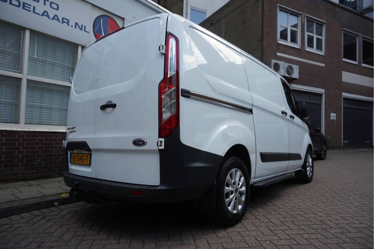 Ford Transit Custom Ford Transit Custom 270 2.2 TDCI L1H1 Trend * NIEUWE MOTOR/ TURBO/ INJECTOREN/ KOPPELING/ DYNAMO  twv € 12.144,- * 3 persoons * NL AUTO