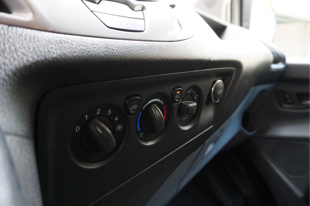 Ford Transit Custom Ford Transit Custom 270 2.2 TDCI L1H1 Trend * NIEUWE MOTOR/ TURBO/ INJECTOREN/ KOPPELING/ DYNAMO  twv € 12.144,- * 3 persoons * NL AUTO