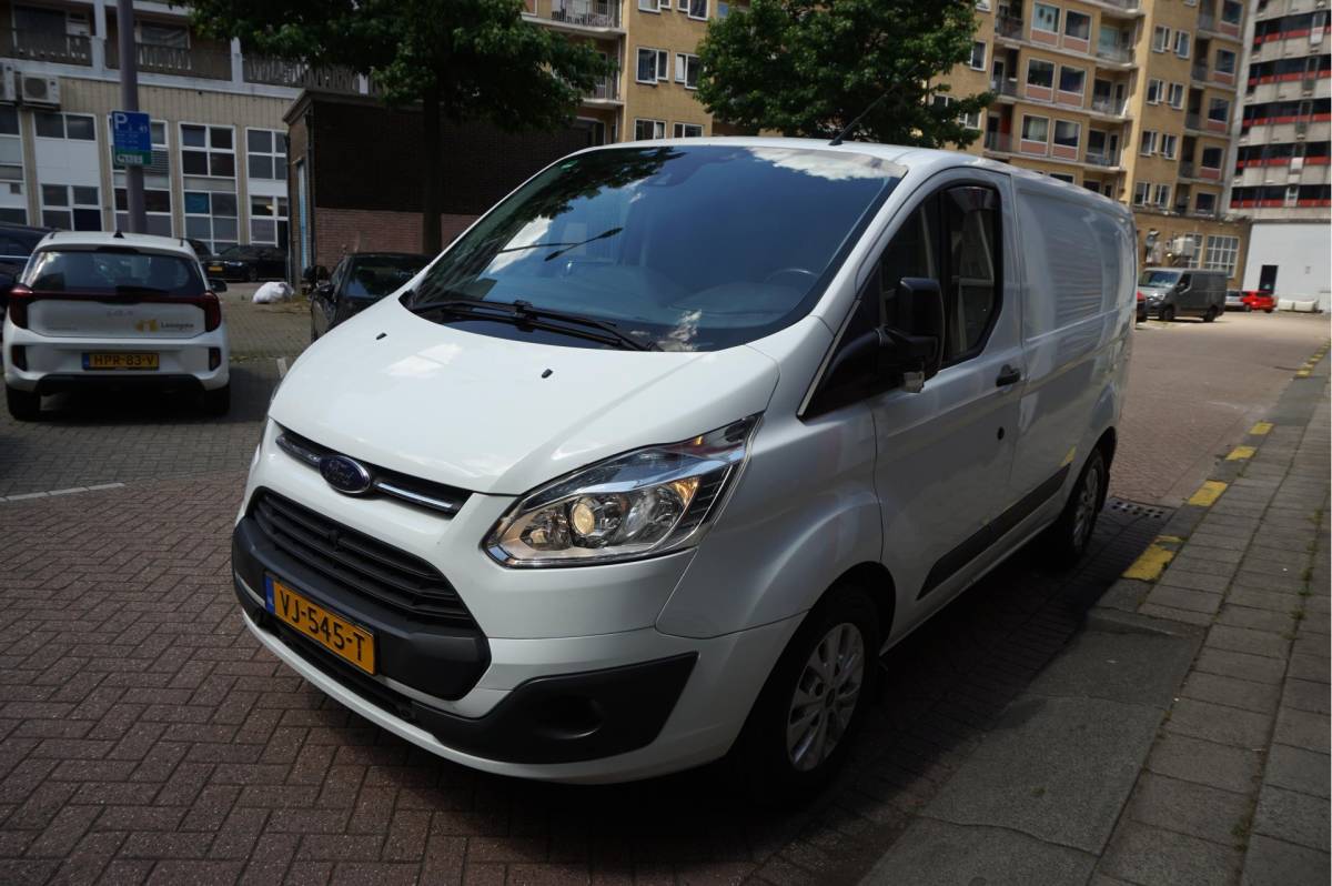 Ford Transit Custom Ford Transit Custom 270 2.2 TDCI L1H1 Trend * NIEUWE MOTOR/ TURBO/ INJECTOREN/ KOPPELING/ DYNAMO  twv € 12.144,- * 3 persoons * NL AUTO