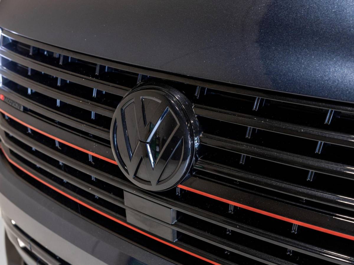 Volkswagen Transporter Volkswagen Transporter 2.0 TDI L2H1 30 Bulli 75 Edition / 204pk / Achteruitrij camera / Stoelverwarming / Leder / Virtual cockpit /